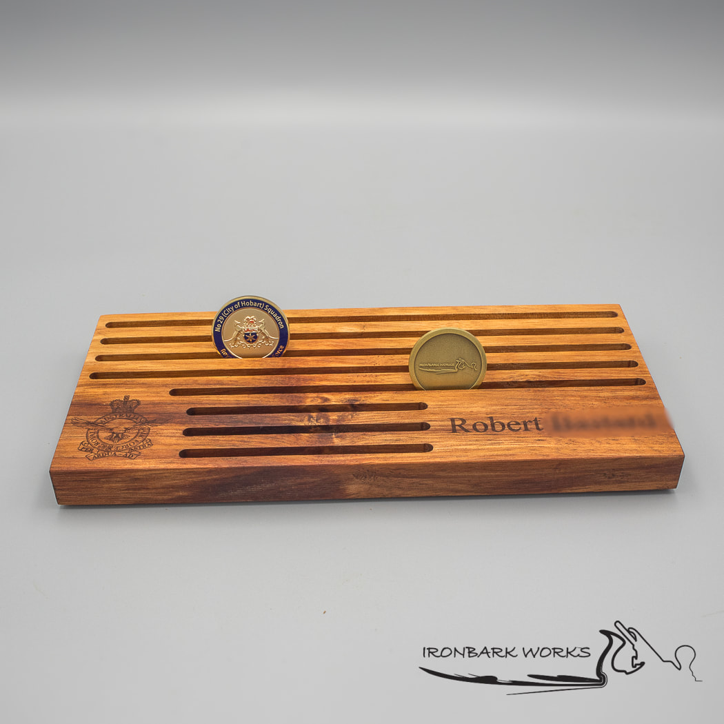 Display Gifts Inc Espositore Per Challenge Coin In Noce – Supporto Angolare Per Collezione Di Monete (CN06) - 3